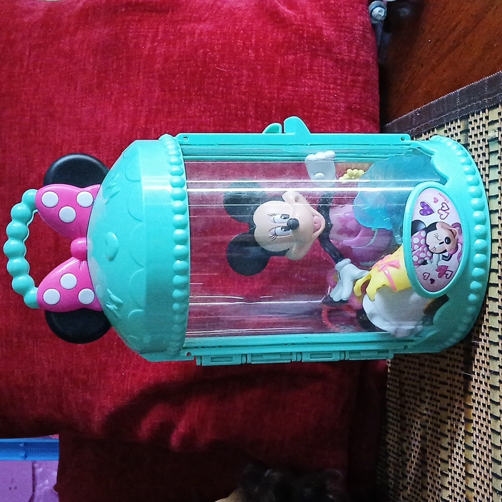 Minnie Mouse Snap N’ Style Figure & Clothes